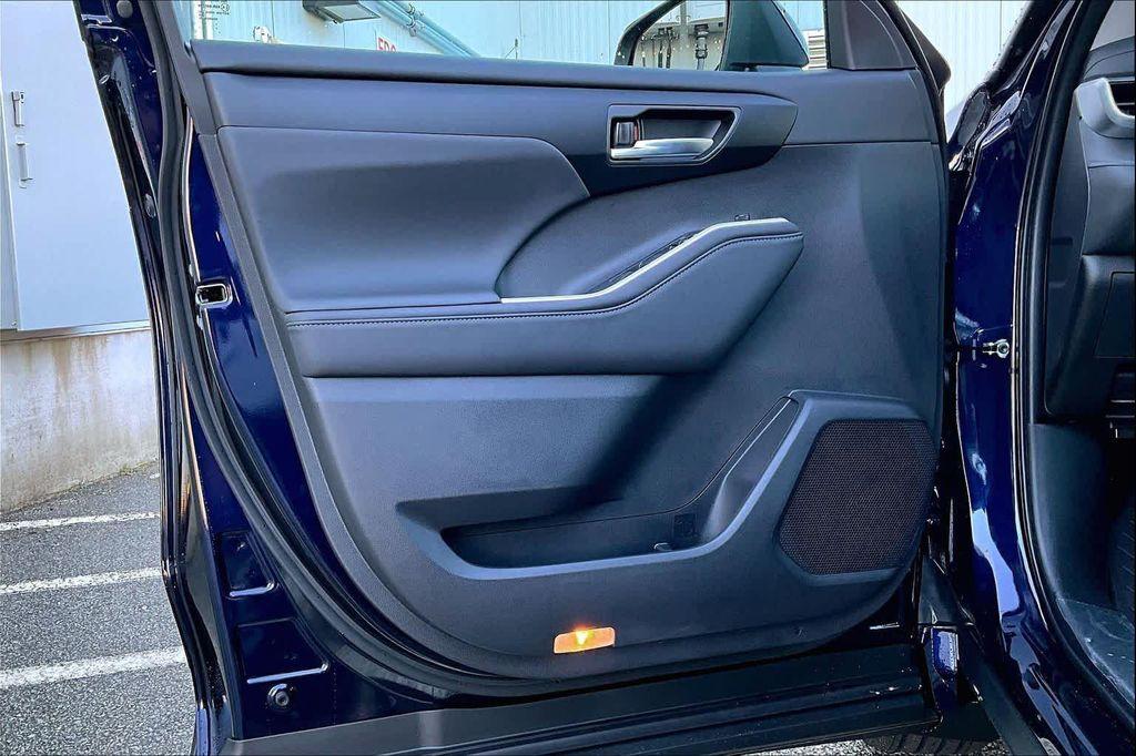 new 2026 Toyota Highlander Hybrid car, priced at $49,418