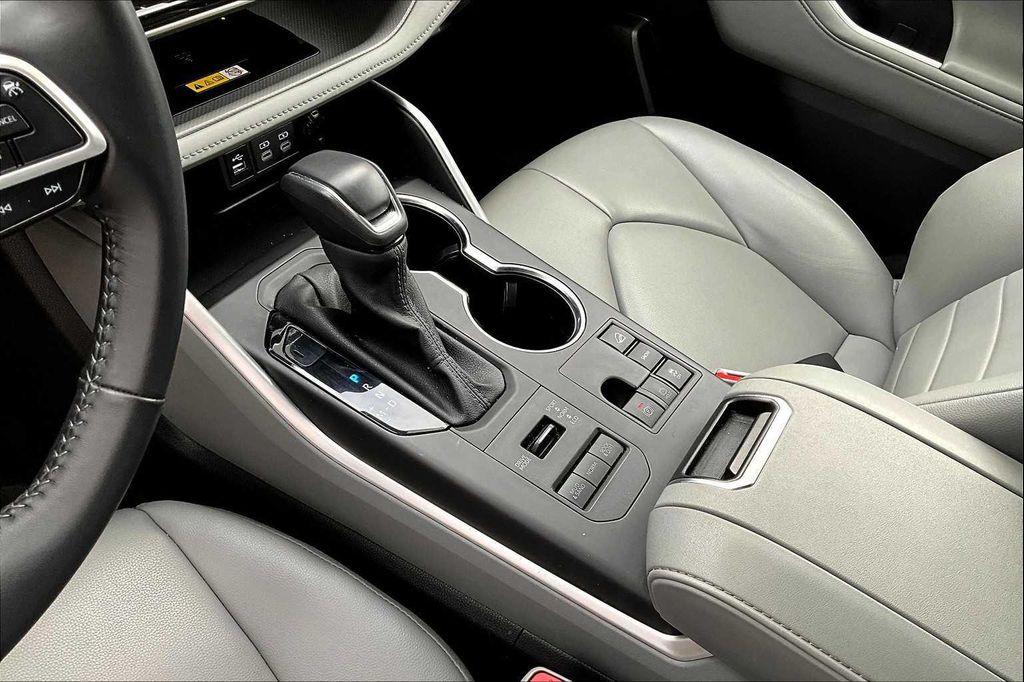 used 2024 Toyota Highlander car, priced at $42,500