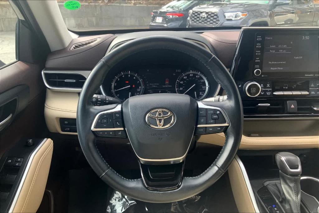used 2021 Toyota Highlander car, priced at $32,500