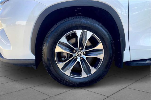 used 2023 Toyota Highlander car, priced at $40,500