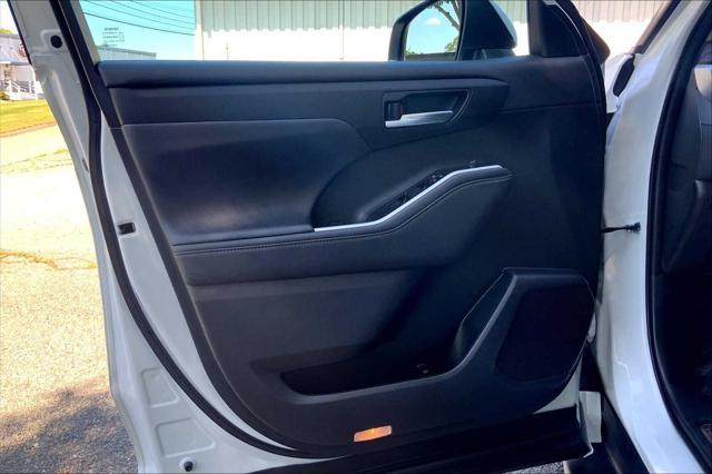 used 2023 Toyota Highlander car, priced at $40,500
