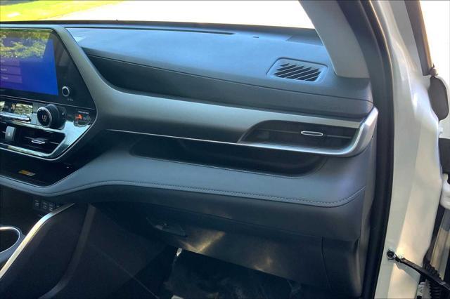 used 2023 Toyota Highlander car, priced at $40,500