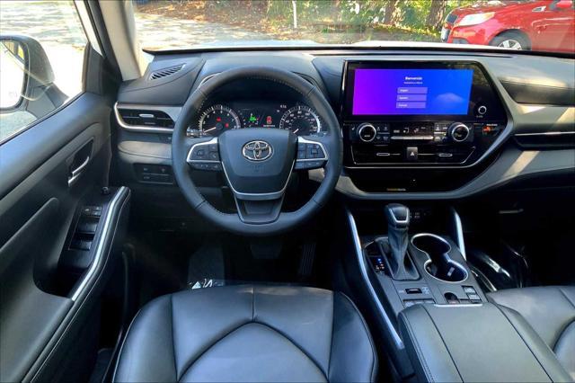 used 2023 Toyota Highlander car, priced at $40,500