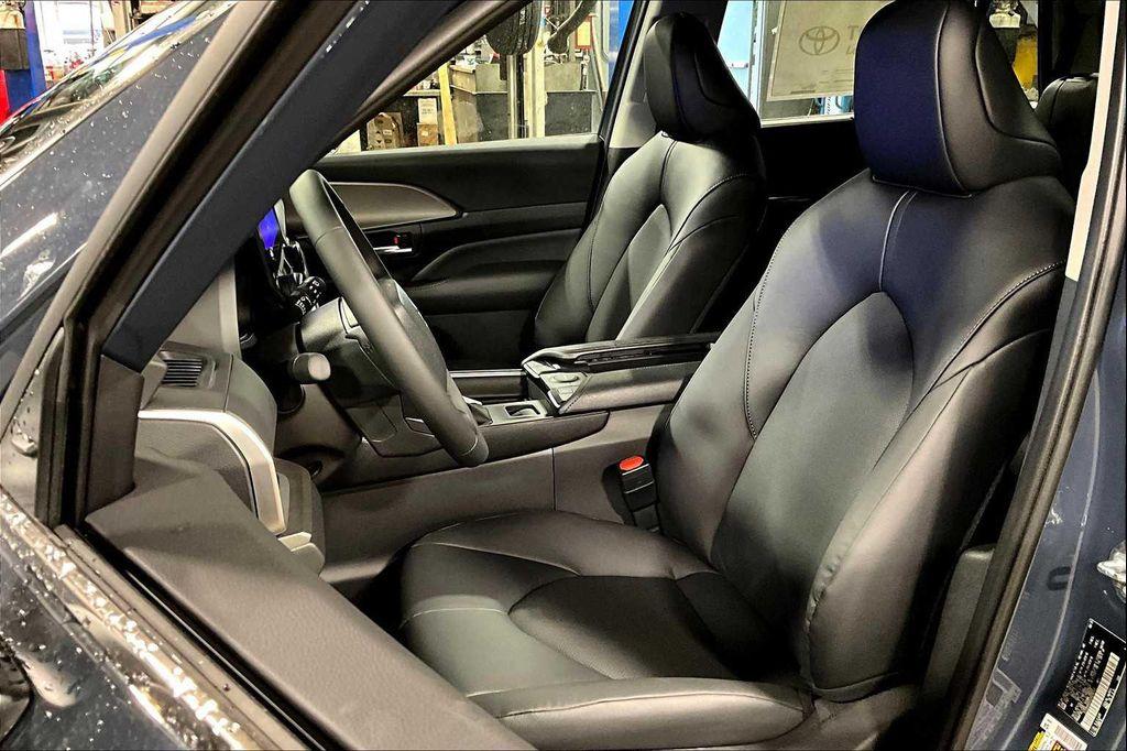 new 2025 Toyota Grand Highlander car, priced at $44,448
