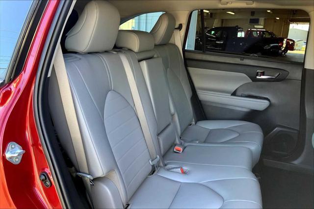 used 2022 Toyota Highlander car, priced at $37,200