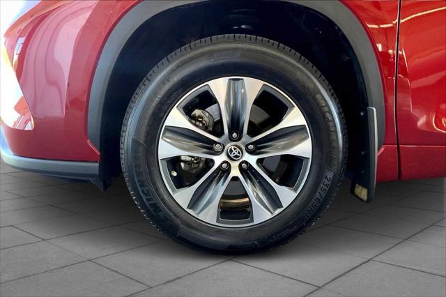 used 2022 Toyota Highlander car, priced at $37,200