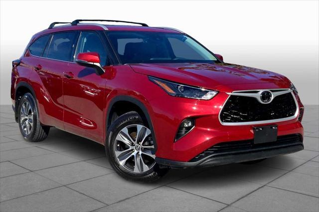 used 2022 Toyota Highlander car, priced at $37,200