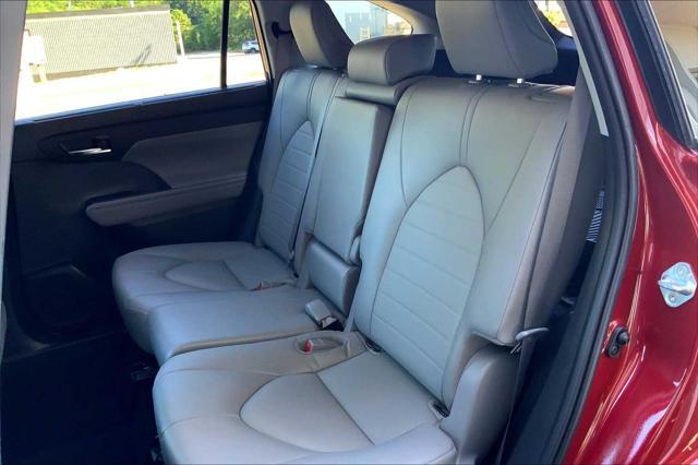 used 2022 Toyota Highlander car, priced at $37,200