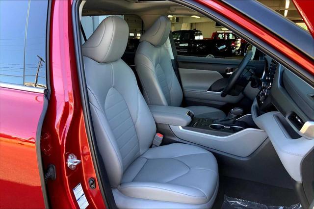 used 2022 Toyota Highlander car, priced at $37,200