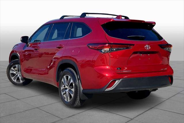 used 2022 Toyota Highlander car, priced at $37,200