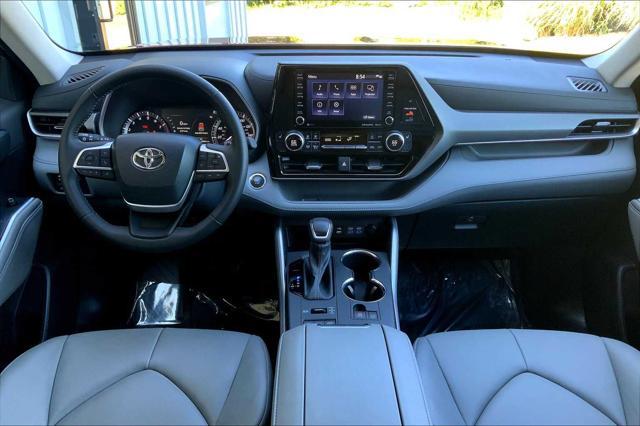 used 2022 Toyota Highlander car, priced at $37,200