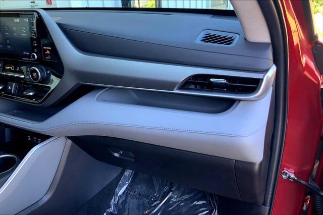 used 2022 Toyota Highlander car, priced at $37,200