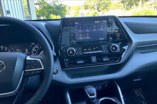 used 2022 Toyota Highlander car, priced at $37,200