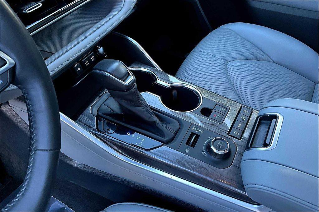 used 2020 Toyota Highlander car, priced at $32,500