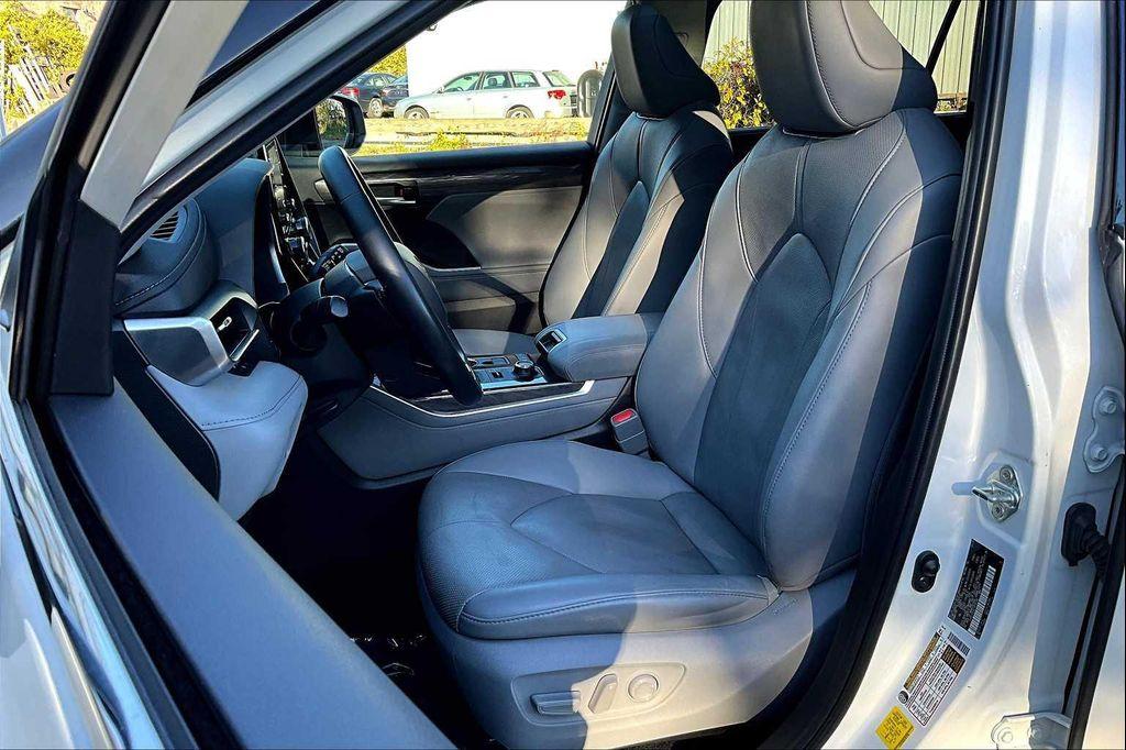 used 2020 Toyota Highlander car, priced at $32,500