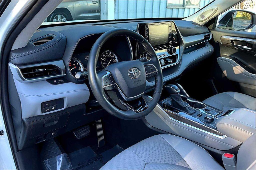 used 2020 Toyota Highlander car, priced at $32,500