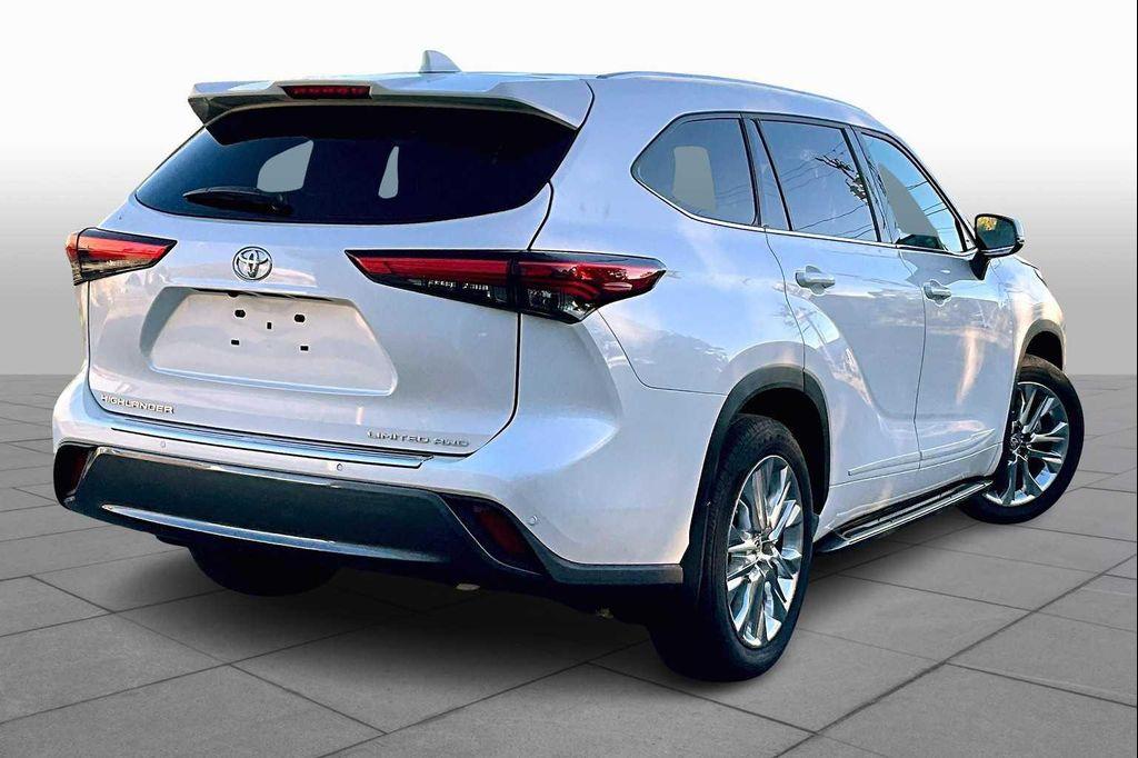 used 2020 Toyota Highlander car, priced at $32,500