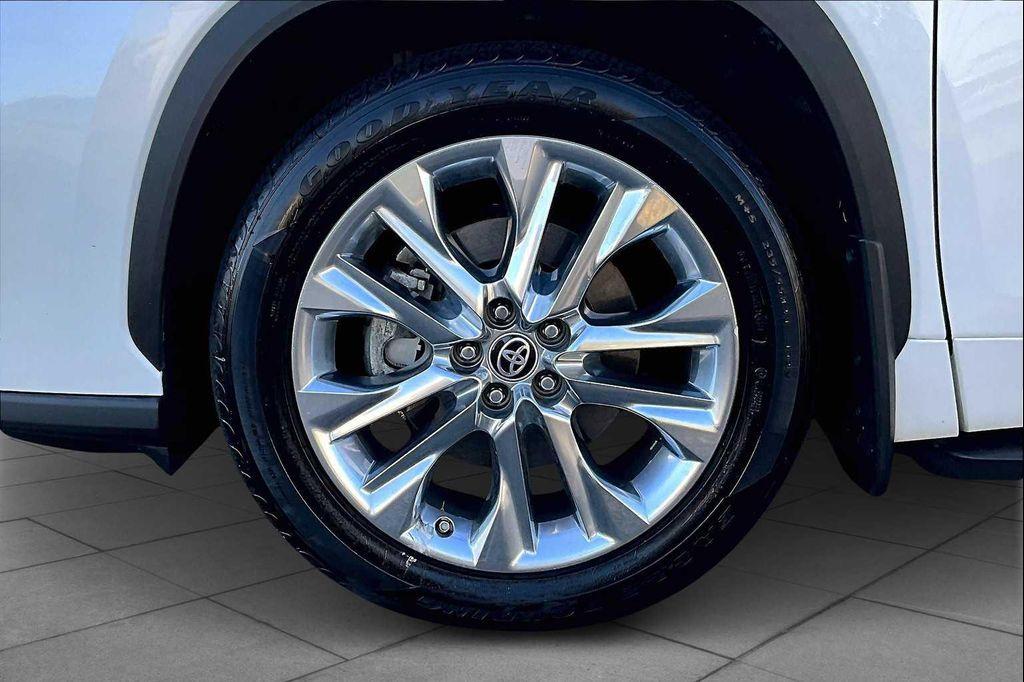 used 2020 Toyota Highlander car, priced at $32,500