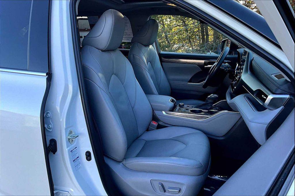 used 2020 Toyota Highlander car, priced at $32,500