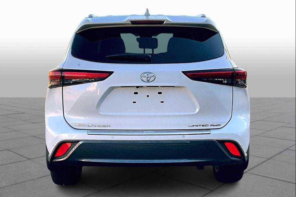 used 2020 Toyota Highlander car, priced at $32,500