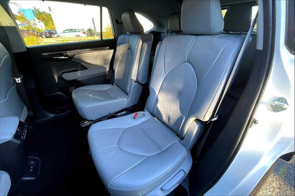 used 2020 Toyota Highlander car, priced at $32,500