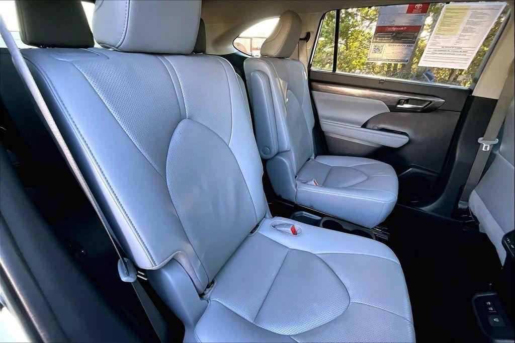 used 2020 Toyota Highlander car, priced at $32,500