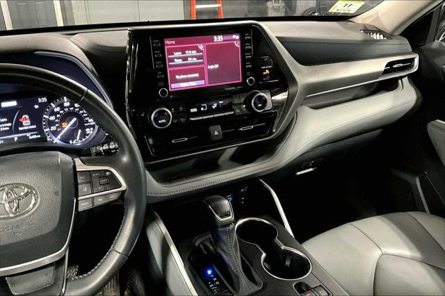 used 2022 Toyota Highlander car, priced at $37,900