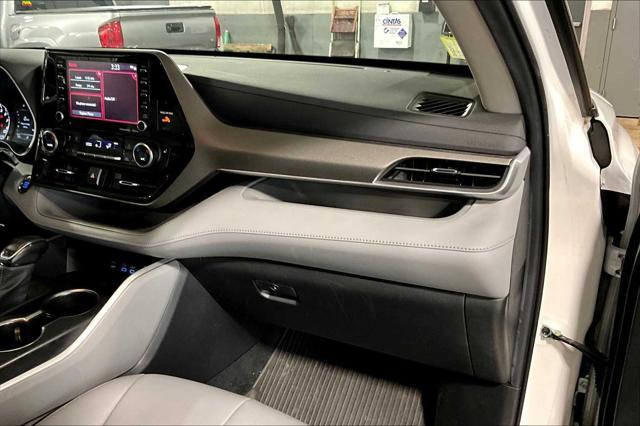 used 2022 Toyota Highlander car, priced at $37,900