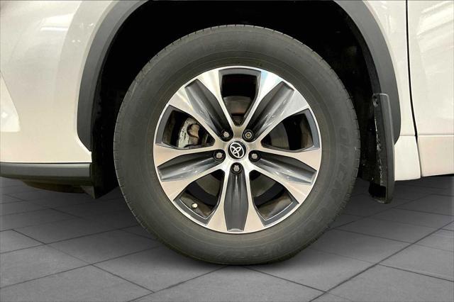 used 2022 Toyota Highlander car, priced at $37,900