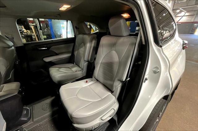 used 2022 Toyota Highlander car, priced at $37,900