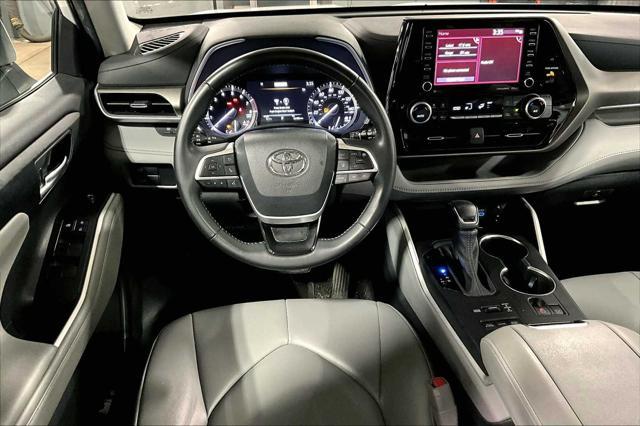 used 2022 Toyota Highlander car, priced at $37,900