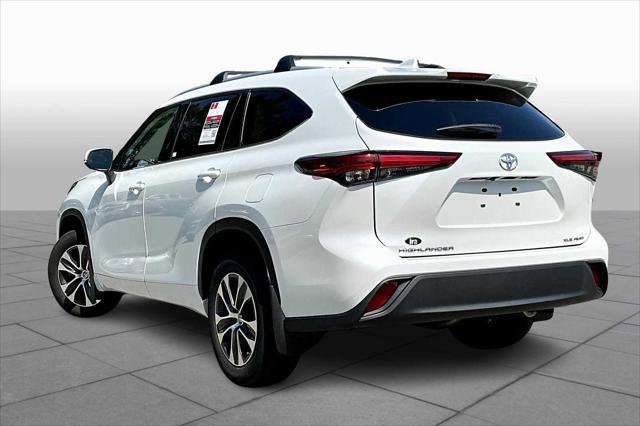 used 2022 Toyota Highlander car, priced at $37,900