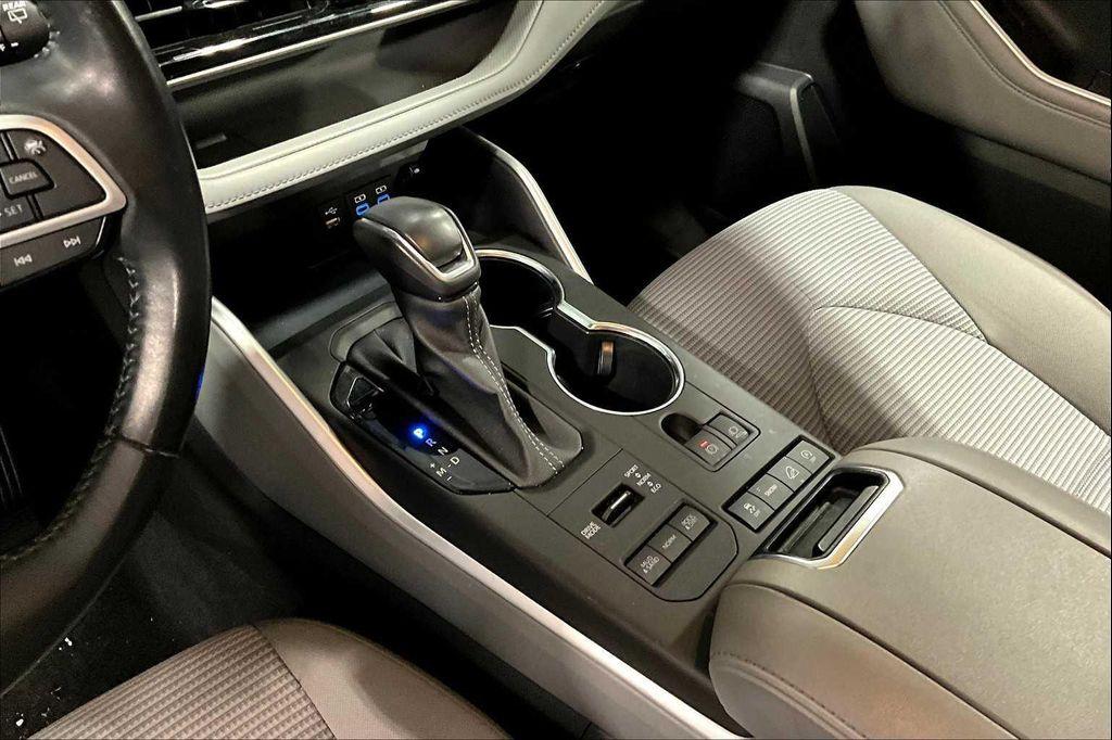 used 2022 Toyota Highlander car, priced at $29,410