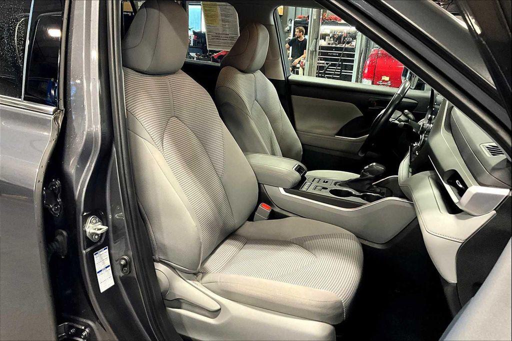 used 2022 Toyota Highlander car, priced at $29,410