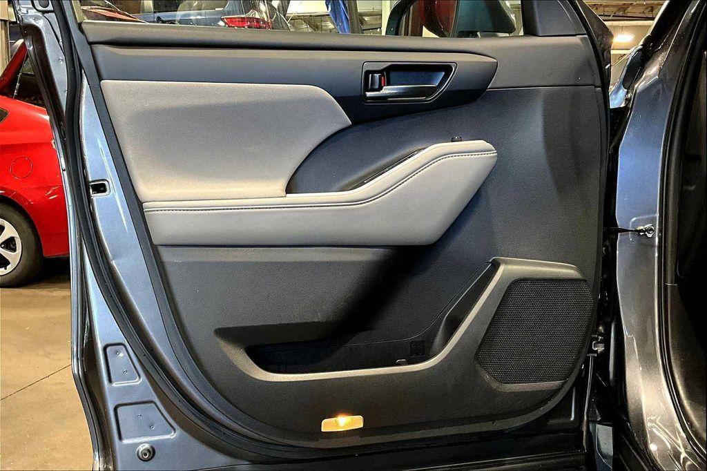used 2022 Toyota Highlander car, priced at $29,410