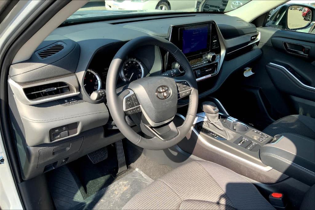 new 2024 Toyota Highlander car, priced at $43,047