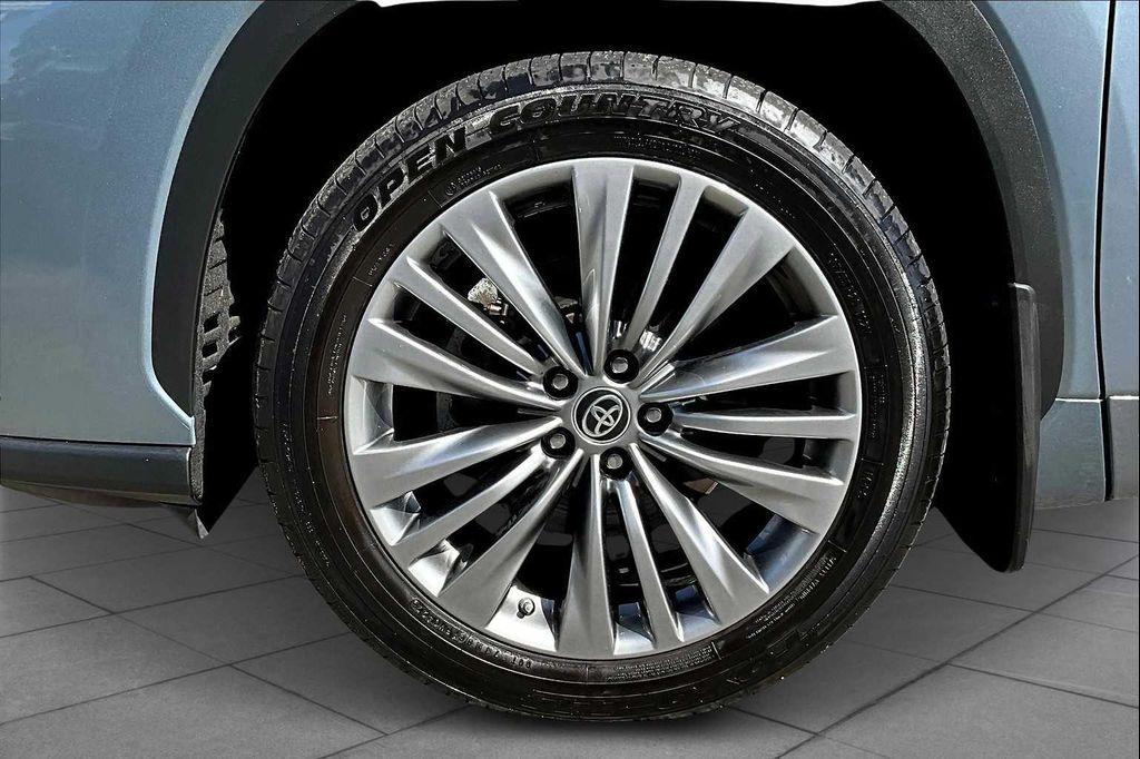 used 2021 Toyota Highlander car, priced at $36,370