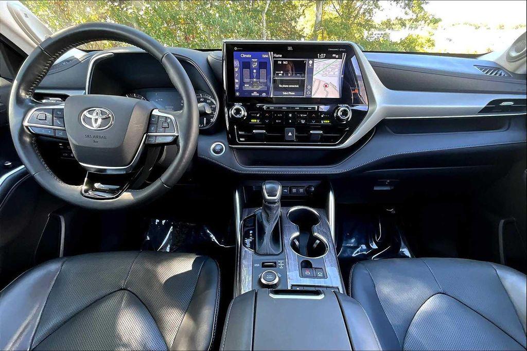used 2021 Toyota Highlander car, priced at $36,370