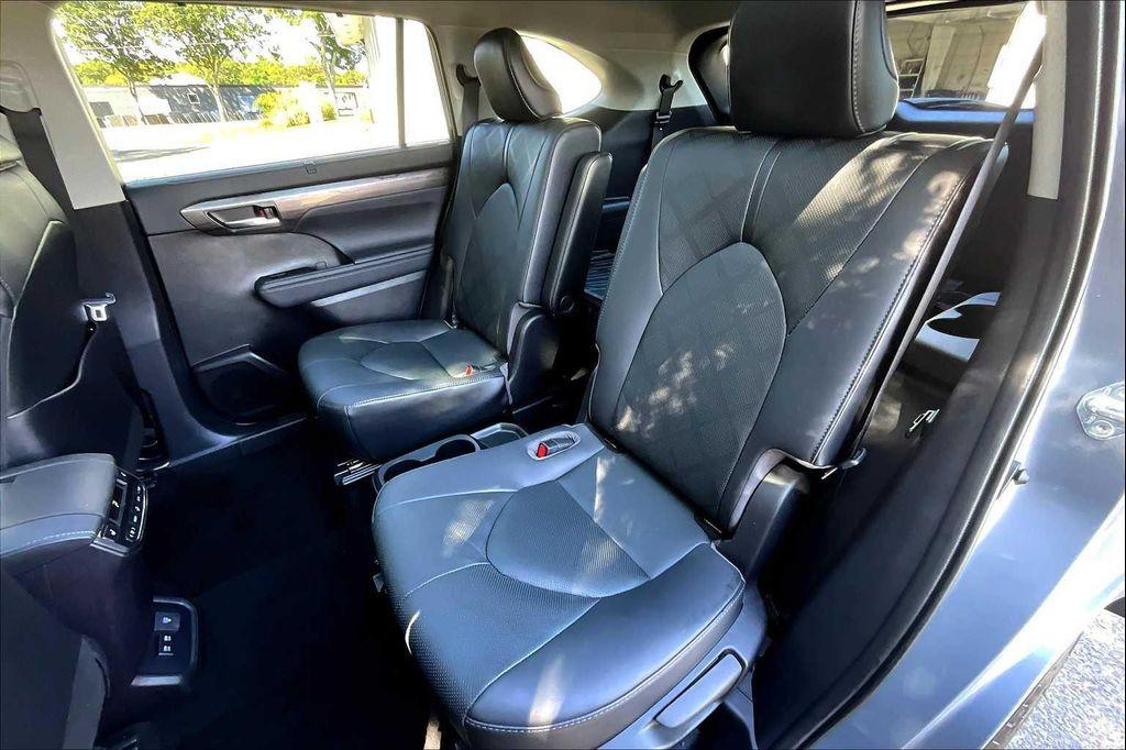used 2021 Toyota Highlander car, priced at $36,370