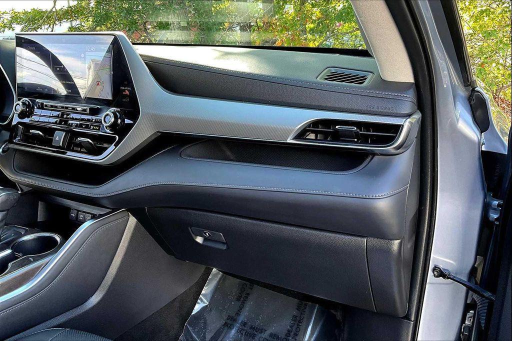 used 2021 Toyota Highlander car, priced at $36,370