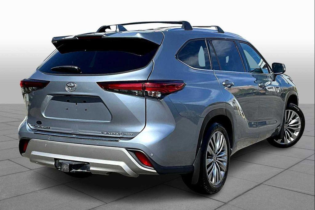 used 2021 Toyota Highlander car, priced at $36,370
