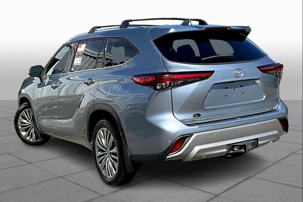 used 2021 Toyota Highlander car, priced at $36,370
