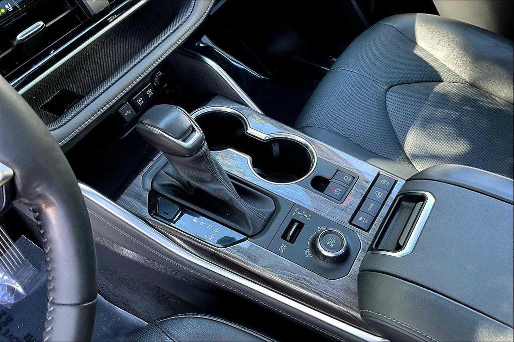 used 2021 Toyota Highlander car, priced at $36,370