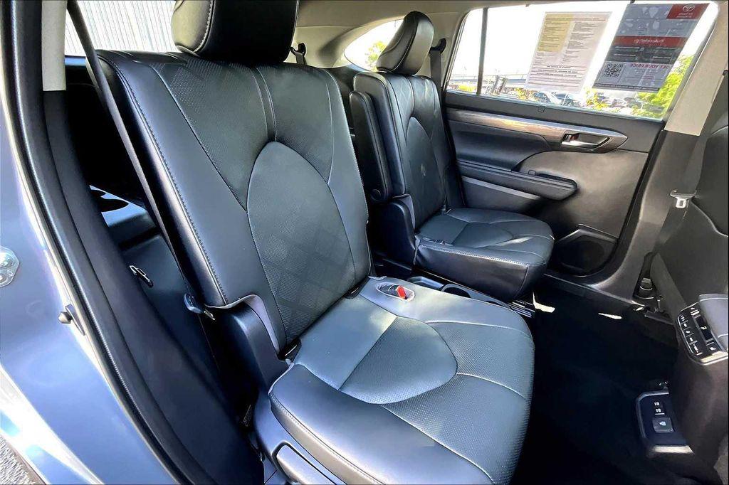 used 2021 Toyota Highlander car, priced at $36,370