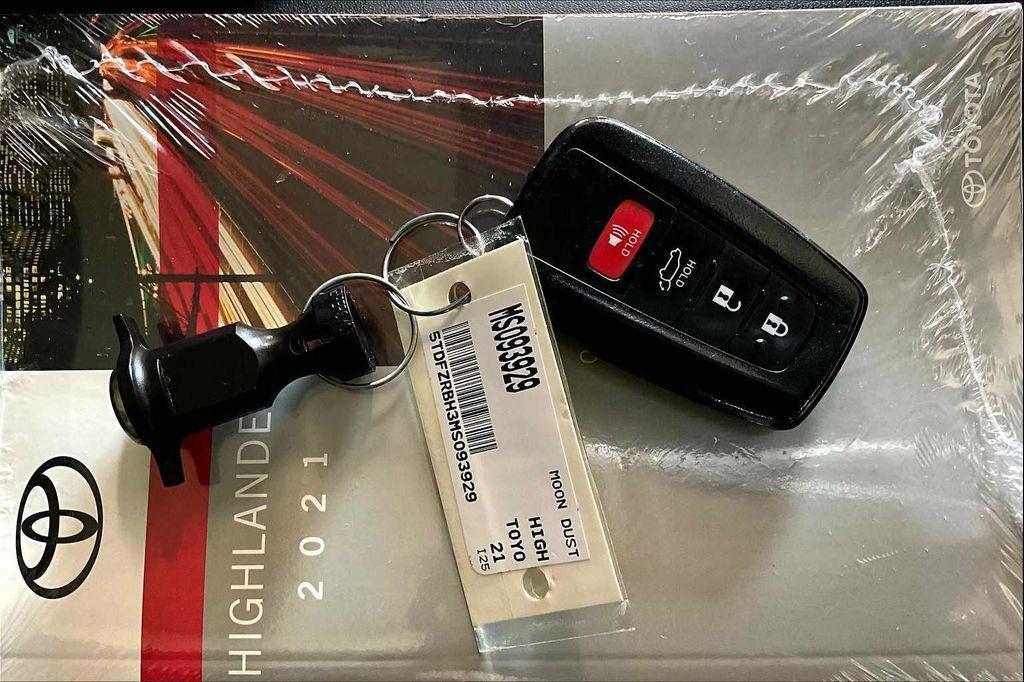 used 2021 Toyota Highlander car, priced at $36,370