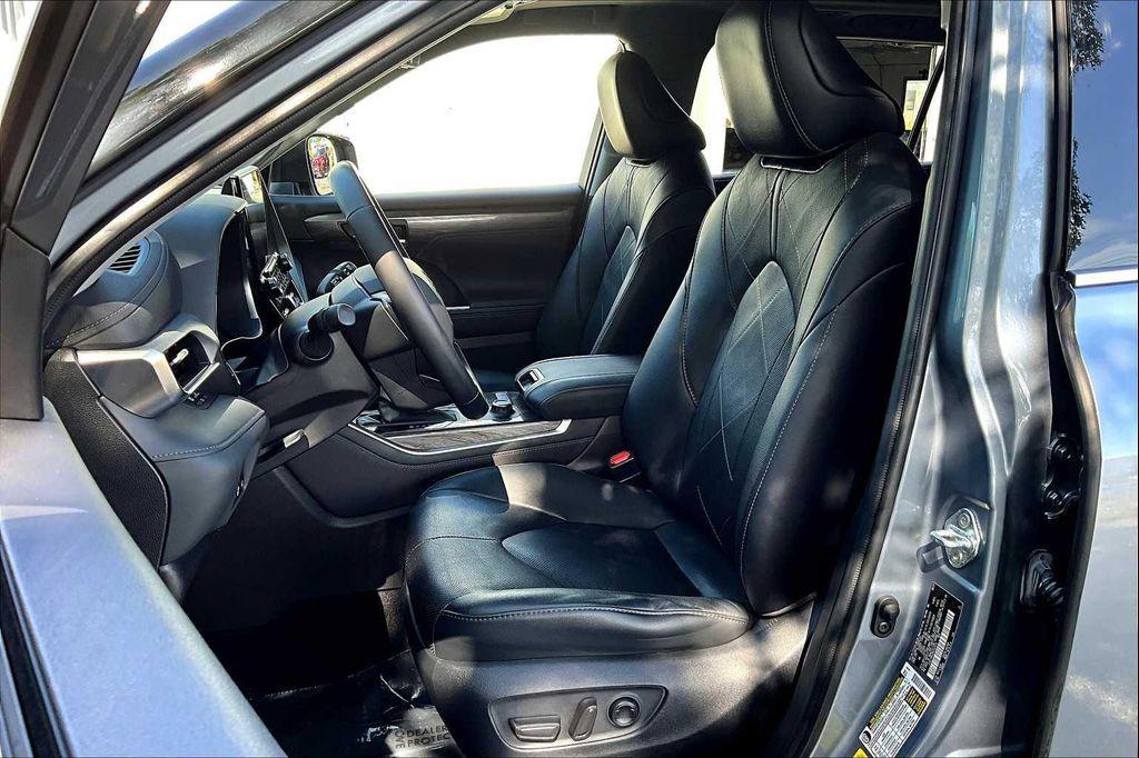 used 2021 Toyota Highlander car, priced at $36,370