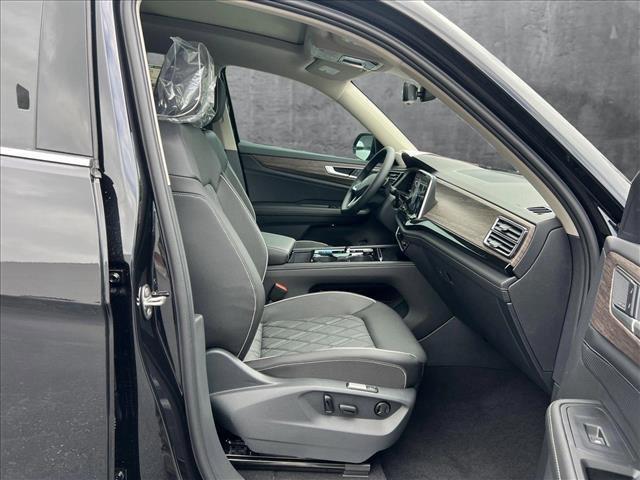 new 2025 Volkswagen Atlas car, priced at $51,668