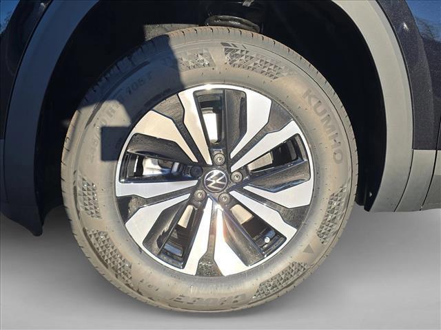 new 2026 Volkswagen Atlas car, priced at $40,402