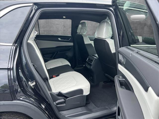 new 2025 Volkswagen Atlas Cross Sport car, priced at $53,686