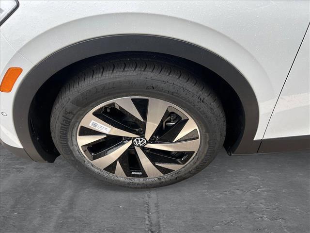 new 2025 Volkswagen ID.4 car, priced at $35,789